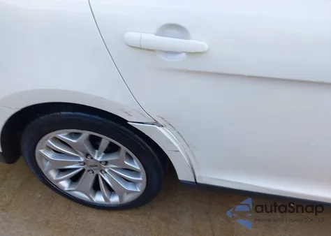 2014 Ford Taurus Limited z USA, uszkodzony, nr VIN 1FAHP2F80EG101227